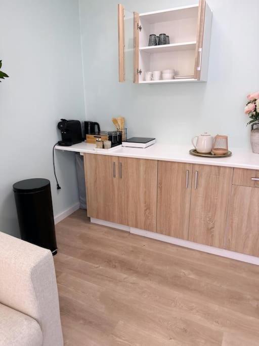 Wellness Studio Tiel Met Sauna En Jacuzzi Exterior photo